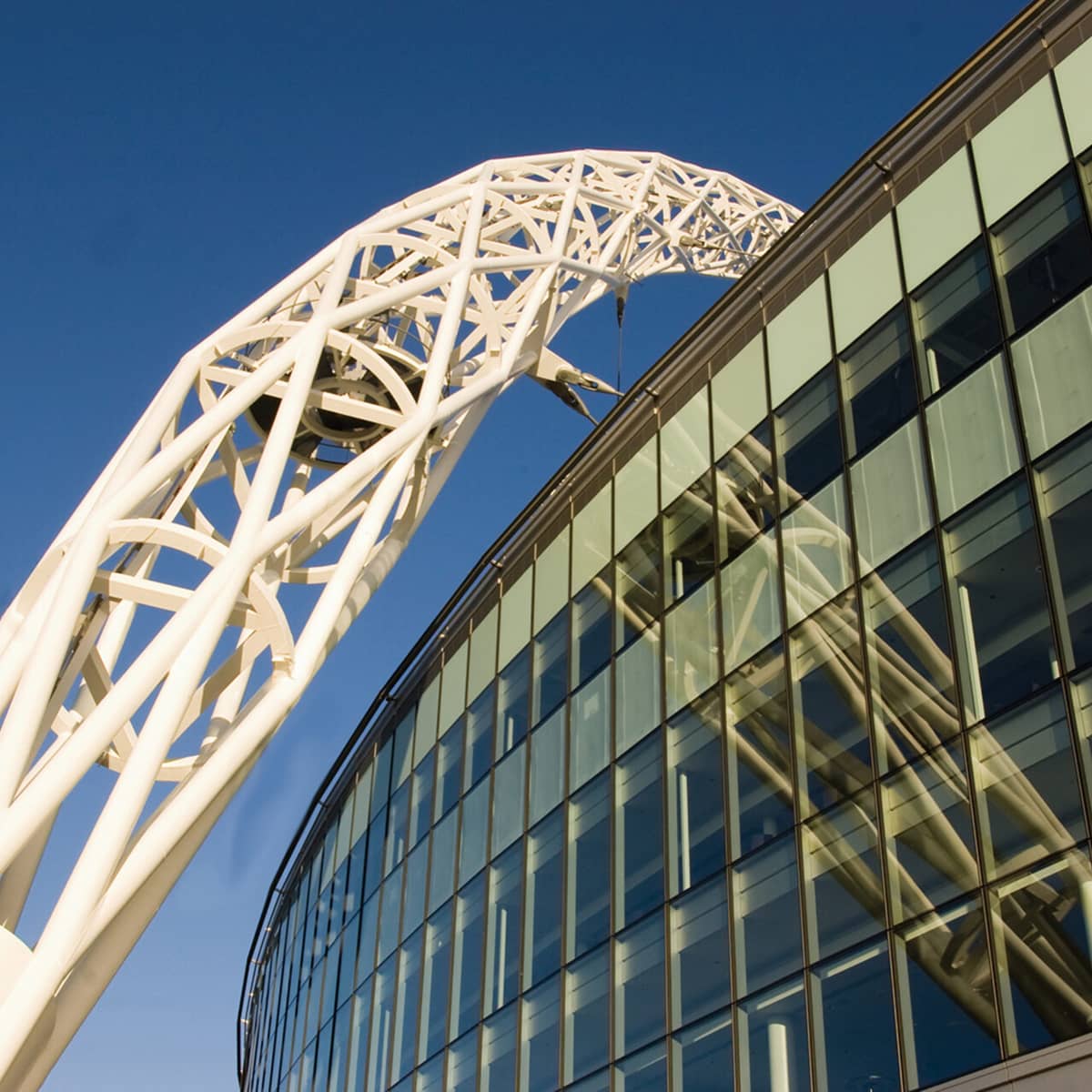 Brandschutz und Ästhetik auf höchstem Niveau – Wembley Stadion mit STEELGUARD™